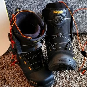 32 Boots/Smith Goggles